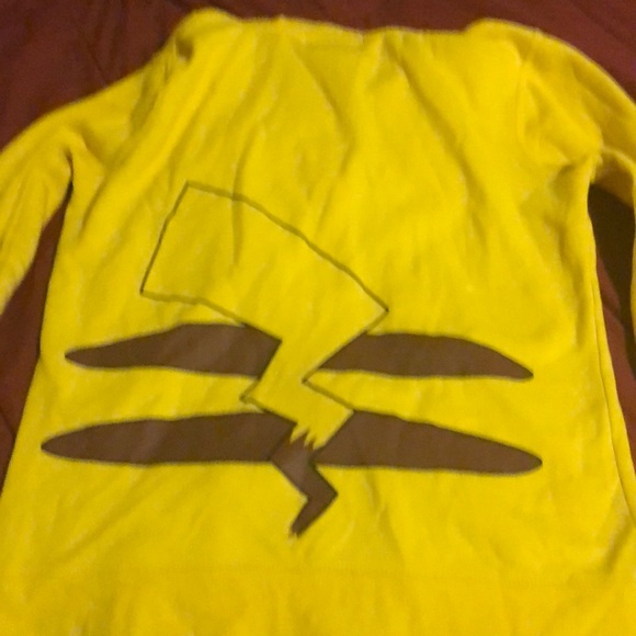 Pikachu jacket - Picture 6 of 8